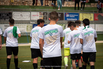 Jugadores del juvenil de la Unión Deportiva Sierra de las Nieves primera equipación, campeones camiseta