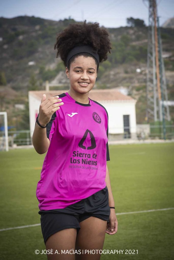 jugadora del equipo femenino de la Unión Deportiva Sierra de las Nieves