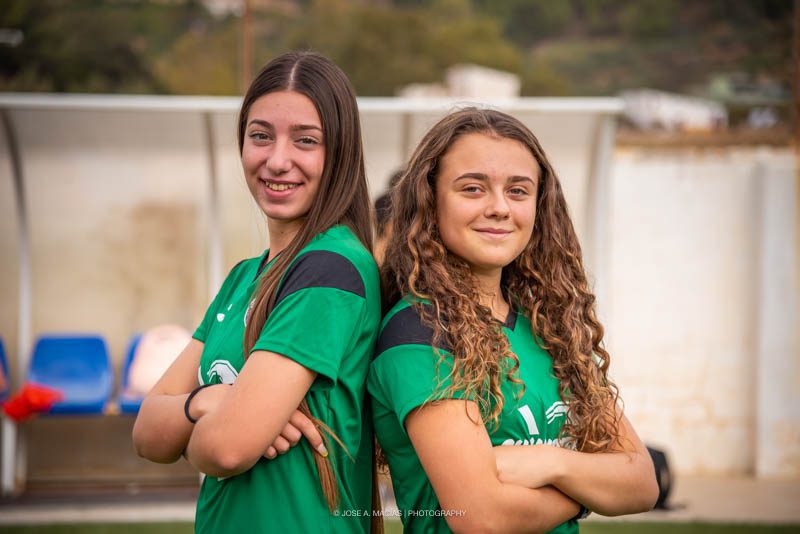 Equipo Femenino Unión Deportiva Sierra de las Nieves Vs Marbella Promesas - Dos jugadoras de fútbol 1