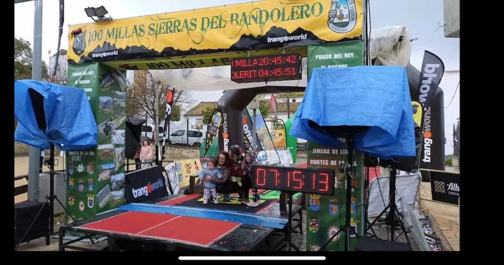 Rafael Romero junto a su familia segundo clasificado de Bandoleros de la edicion 2024