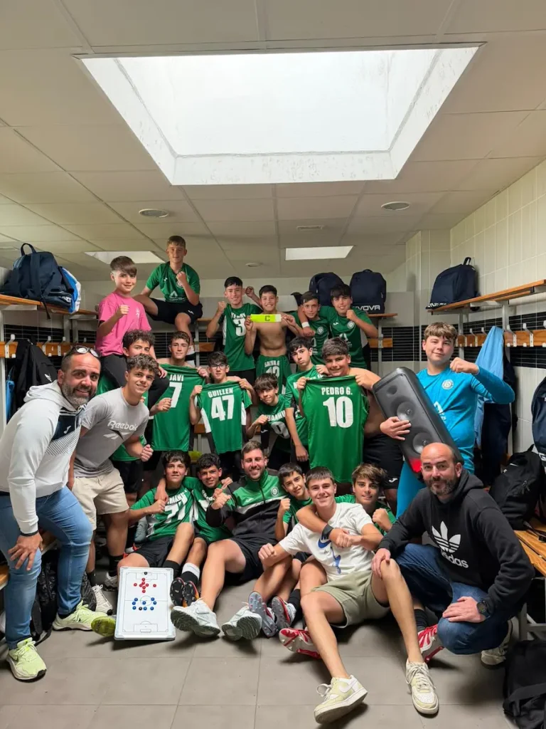 Jornada del 1 de mayo de 2026 - Infantil A en el vestuario tras acabar la temporada ornada del 1 de mayo de 2026 - Infantil A en el vestuario tras acabar la temporada
